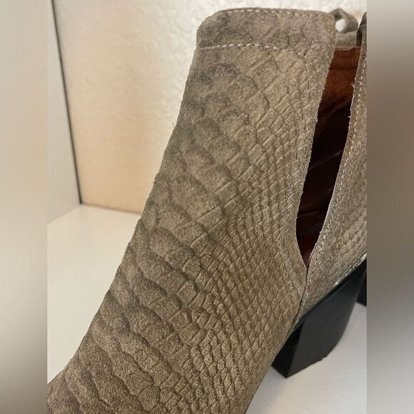 Jeffrey Campbell Cromwell pointed toe Ankle Bootie suede snake embossed 10 - Picture 10 of 16